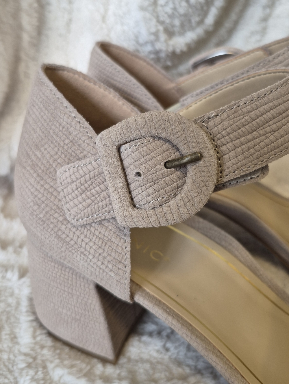 NEW Vionic Chardonnay Sandals Beige Cobblestone Leather Dress Heels Size 9.5 - Picture 6 of 15